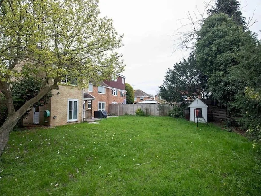 Large 4 Bed House Near River Thames Old Windsor 0*,  United Kingdom