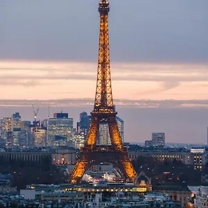 Luxury 75m2 With Eiffel Tower View, 1 Min Metro, Parking Apartment Paris